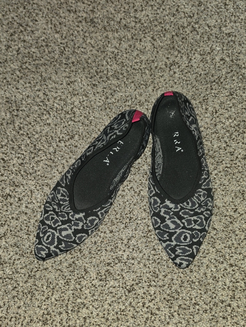 Sierra Black & Gray Knitted Leopard Patterned Pointed Toe Flats 10